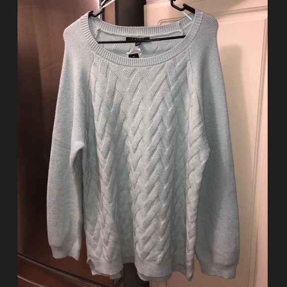 BEAUTIFUL LIGHT BLUE CYRUS SWEATER 😍❤️ - Picture 1 of 4